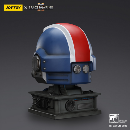 JoyToy - Warhammer 40000 - Ultramarines Lieutenant Titus' MkX Helmet & Display Stand