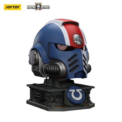 JoyToy - Warhammer 40000 - Ultramarines Lieutenant Titus' MkX Helmet & Display Stand